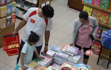 Sách giáo khoa "cháy hàng"