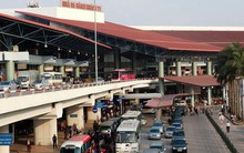 Người phụ nữ lăng mạ, nhổ nước bọt vào mặt nhân viên an ninh sân bay Nội Bài