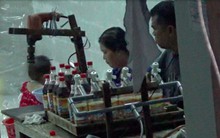 Dùng nước lã, phụ gia, chế nước mắm “giàu đạm”