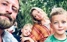 Giữa cuộc họp, người bố nhận điện thoại báo con trai 8 tuổi đột tử và tâm sự xúc động gửi đến các bố mẹ cuồng công việc