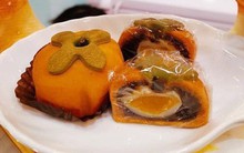 Tạo hình "không giống ai", bánh Trung thu nhập ngoại giá bạc triệu vẫn hút khách