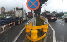 Dàn hộ lan bánh xoay vàng rực chống lật xe đầu tiên ở Sài Gòn