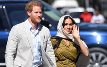 Meghan Markle bị chê kém tinh tế, thua xa chị dâu Kate khi lần đầu tiên đội khăn trùm đầu theo kiểu Hồi giáo