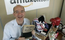 Nhìn lại những nấc thang 55 cuộc đời của tỷ phú Jeff Bezos: Từ gã bán sách bị Phố Wall mỉa mai đến vị trị số 1 chưa có người thay thế