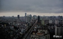 Bầu trời Hà Nội trong cơn dông, 3h chiều trời đã tối đen như mực