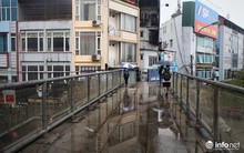 Hà Nội: Cầu bộ hành đường Hồ Tùng Mậu đã hết... nhếch nhác!
