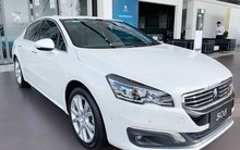 Đẩy hàng tồn, Peugeot 508 giảm giá kỷ lục, xuống nước trước Toyota Camry và Honda Accord mới