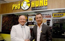 Từng ôm tham vọng huy động vốn 100 triệu USD, quy mô ngang ngửa Redsun, vì đâu chuỗi cửa hàng Món Huế, Phở Ông Hùng… nay phải cửa đóng then cài, bị mấy chục nhà cung cấp treo băng rôn đòi nợ?