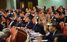 Ủy viên Bộ Chính trị phải kiểm điểm ý thức đấu tranh với cơ hội, vụ lợi