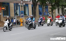 Ảnh: Người Hà Nội xúng xính áo ấm đón gió lạnh đầu mùa