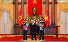 Tổng Bí thư, Chủ tịch nước trao Quyết định thăng quân hàm cho 2 tướng lĩnh quân đội