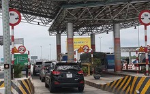 Ô tô không dán thẻ đi vào làn thu phí không dừng có thể bị phạt 1,2 triệu đồng