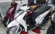 Honda SH mới kênh gần 20 triệu, bán giá 115 triệu tại đại lý, bản cũ vét hàng vẫn giữ giá ngất ngưởng