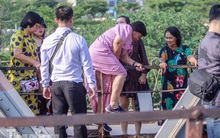 Đóng cửa phố đường tàu, khách Tây 'dạt' ra cầu Long Biên