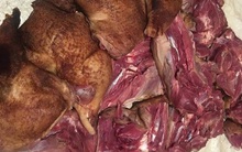 Bí mật loại thịt gà lạ chuyên nấu giả cầy gây sốt khắp chợ