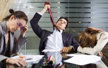 Đi làm khổ nhất là gặp phải sếp có tầm nhìn của 10 năm trước, tiền không có nhưng đòi sản phẩm phải thật ra gì và này nọ!