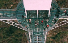 Rất nhiều page đăng tải về các trò chơi trên cầu kính Rồng Mây: nhảy dù, bungee, zipline... nhưng sự thật thì nào đã có?