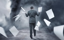 Giám đốc điều hành 35 tuổi bị đuổi việc lúc trước giờ đang làm shipper: Tất cả sự "ổn định" đều có cái giá rất đắt!