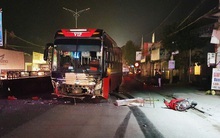 Xe máy "kẹp 3" va chạm trực diện với xe giường nằm, 3 người thương vong