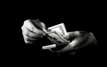 "Nô lệ tín dụng": Cơn nghiện ngày càng nặng của nền kinh tế số 1 thế giới