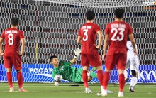 Văn Toản cản phá phạt đền xuất thần, xóa sạch mọi chỉ trích về sai lầm trong trận gặp Thái Lan