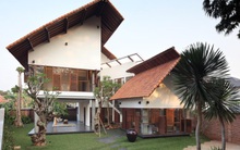 Ngôi nhà có mái kỳ lạ như sắp sập gây 'nghiện' ngay khi nhìn