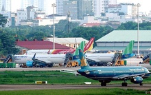 Đường băng hỏng, nhà ga chậm trễ, vướng cơ chế có tiền mà bó tay