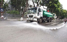 Nhiều tuyến phố Hà Nội được 'tắm' trở lại sau 3 năm tạm dừng