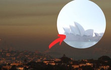 Thảm họa cháy rừng lớn nhất lịch sử Úc: Nhà hát Opera Sydney khuất sau khói mù, 2 người thiệt mạng khi tình nguyện dập lửa khiến cả nước xót thương