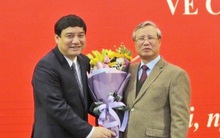 Trao quyết định của Bộ Chính trị về công tác cán bộ