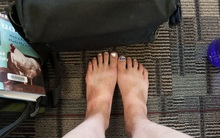 Có lẽ từ nay bạn sẽ không đi chân trần qua máy quét an ninh ở sân bay nữa khi biết được sự thật kinh khủng về khu vực này