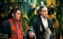 Nằm trong tay gia tộc Tư Mã, Lưu Thiện có độc chiêu gì để không bị kẻ địch trừ khử?