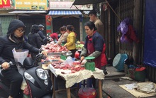 Chợ Thủ đô vắng tiểu thương, rau xanh ‘nhảy giá’