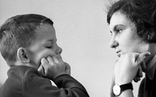 Nghiên cứu của MIT: đây mới là cách tốt nhất để trò chuyện với trẻ để sau này con thành công, cha mẹ làm ra bao nhiêu tiền không quan trọng