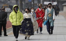 Đi khám Covid-19, lao động bất hợp pháp không bị truy cứu