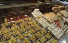 Giá vàng bất ngờ lao dốc ngay trong ngày vía Thần Tài