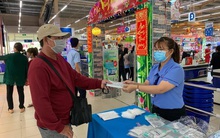 Aeon, Canifa, Dệt kim Đông Xuân (Vinatex), BigC, Saigon Co.op: Đây là những địa điểm người dân có thể mua khẩu trang đúng giá