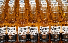 Tai bay vạ gió với hãng bia trùng tên virus corona: 38% khách hàng Mỹ được hỏi tuyên bố không mua "trong bất cứ trường hợp nào"