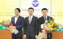 Trao quyết định về công tác cán bộ