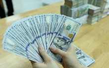 Sáng 19/3, giá USD tiếp tục tăng vọt, trên "chợ đen" đã vượt 23.500 đồng