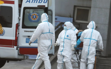 Chủ yếu làm hàng xuất khẩu, dệt may Việt Nam đang phải trông chờ vào việc xử lý dịch COVID-19 của thế giới