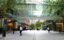 Hàng loạt cửa hàng thời trang Australia đóng cửa vì Covid-19