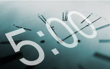 Thói quen dậy sớm không dễ, nhưng hoàn toàn xứng đáng: Tỉnh giấc lúc 5 giờ sáng, bạn có thêm 14 giờ/tuần, 730 giờ/năm để tận dụng cơ hội tốt hơn 90% số đông còn lại