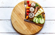 Ăn gì không quan trọng bằng ăn khi nào: Hình thành một thói quen cực đơn giản có thể giúp bảo vệ sức khỏe, kéo dài tuổi thọ