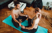 Cùng nhau tập thiền giảm stress mùa dịch, vợ chồng tôi ngỡ ngàng trước những thay đổi tích cực trong hôn nhân sau 3 tuần: Sức khỏe tốt là nền tảng của hạnh phúc dài lâu