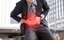 Người đàn ông 45 tuổi, luôn ăn đúng bữa nhưng đi kiểm tra phát hiện bị ung thư dạ dày: Nguyên nhân là 2 thói quen chính ông tự hại mình