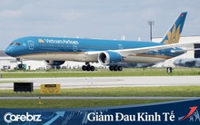 Thanh khoản đã "cạn kiệt" và rất cần tiền, Vietnam Airlines vẫn miễn phí vé cho bác sỹ, y tá, chuyên gia y tế và vận chuyển hàng hóa phòng, chống dịch Covid-19
