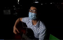 Tiếng hát trong đêm phong tỏa và thông điệp từ bệnh viện Bạch Mai: Hạnh phúc khi ta lại được gần bên nhau