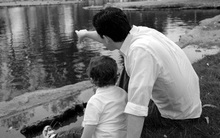 Hỏi vị khách lạ mặt 1 câu, tài xế taxi không ngờ cuộc đời mình và con trai có bước ngoặt bất ngờ, nhiều năm sau vẻ vang như vậy