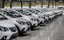 Cuộc đua giảm giá tiếp tục sôi động, nhiều mẫu ô tô xuống thấp chưa từng có